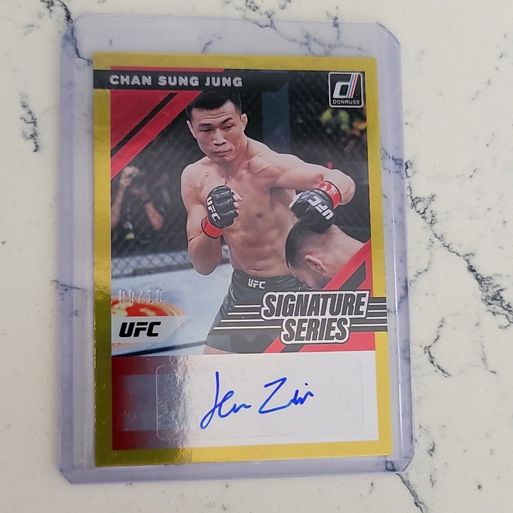 PACK FRESH!!! KOREAN ZOMBIE GOLD DONRUSS 2022 9/10 AUTOGRAPH!!!